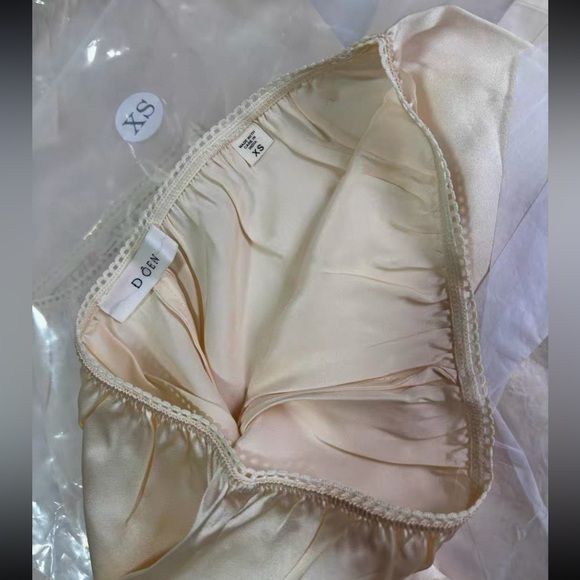 Doen Cream Lace Trim Shorts - Picture 8 of 8